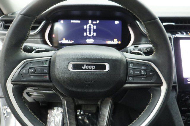 Used 2023 Jeep Grand Cherokee L Limited AWD/4WD image 10
