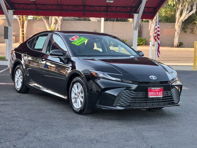 Used 2025 Toyota Camry LE FWD image 3