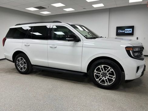 Used 2025 Ford Expedition Active AWD/4WD image 61