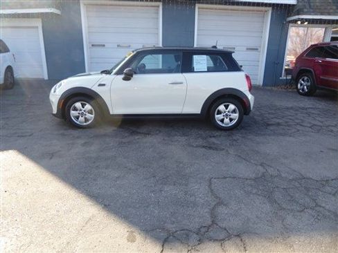 Used 2016 MINI Cooper 2-Door Hardtop image 2