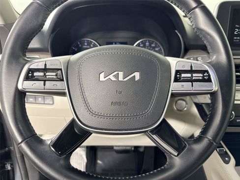 Used 2022 Kia Telluride EX FWD image 17