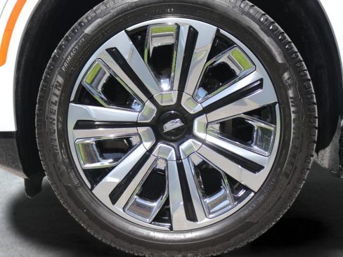 Certified 2026 Cadillac Escalade IQ Luxury 2 w/ LPO, Radiant Package AWD/4WD image 28
