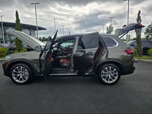 Used 2022 BMW X5 xDrive40i w/ Premium Package AWD/4WD image 13