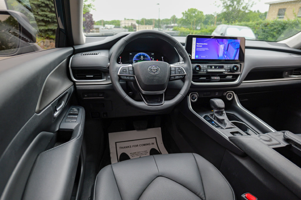 Used 2024 Toyota Grand Highlander AWD image 40