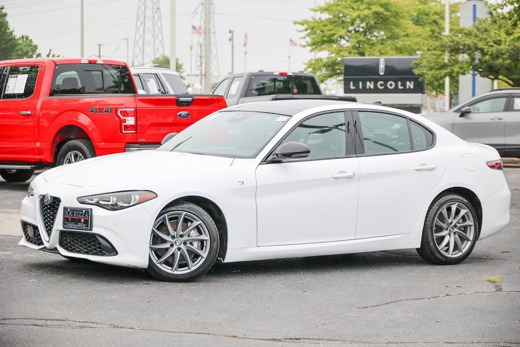 Used 2024 Alfa Romeo Giulia Ti AWD/4WD image 24