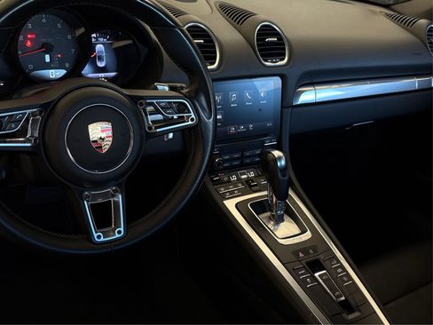Used 2021 Porsche 718 Boxster image 15