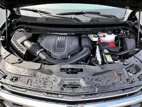 Used 2025 Chevrolet Traverse LT FWD image 11