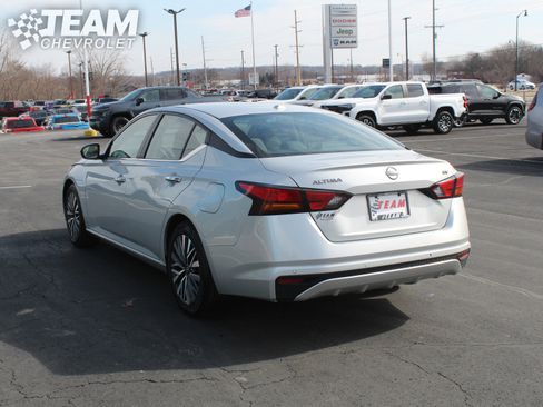 Used 2024 Nissan Altima 2.5 SV image 6