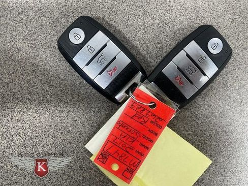 Used 2017 Kia Sorento LX w/ LX Convenience Package image 26