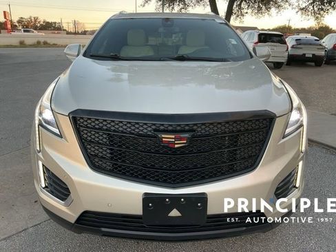 Used 2017 Cadillac XT5 Luxury w/ Driver Awareness Package image 3