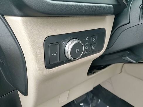 Used 2020 Ford Escape SEL image 11