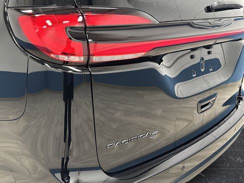 New 2026 Chrysler Pacifica Select AWD/4WD image 36
