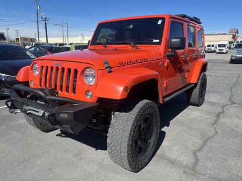 Used 2015 Jeep Wrangler Unlimited Rubicon w/ Connectivity Group image 2