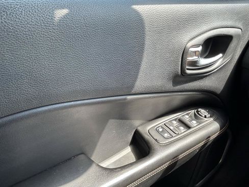 Used 2018 Jeep Compass Limited AWD/4WD image 29