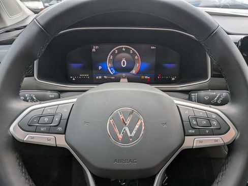 New 2026 Volkswagen Taos SE FWD image 32