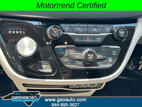 Used 2024 Chrysler Pacifica Touring-L FWD image 26
