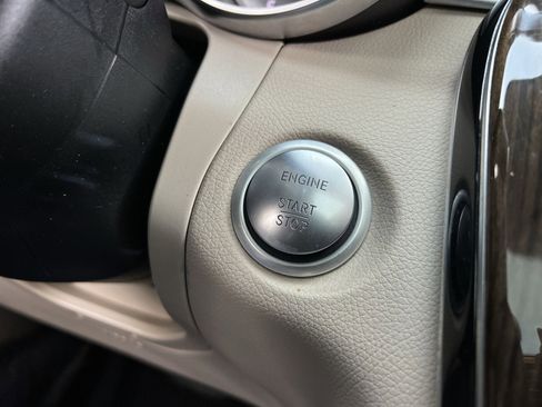 Used 2019 Mercedes-Benz GLC 300 4MATIC image 31