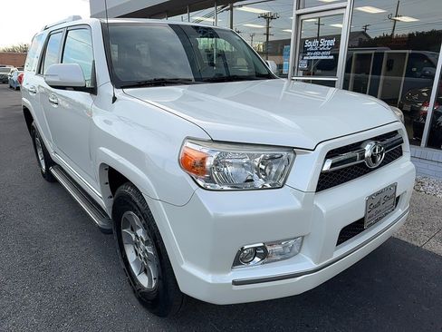 Used 2011 Toyota 4Runner SR5 image 2