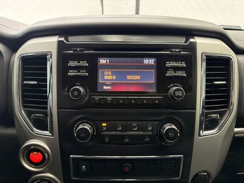 Used 2018 Nissan Titan SV image 29