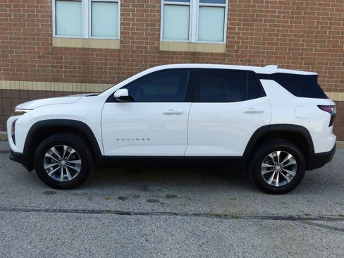 Used 2026 Chevrolet Equinox LT FWD image 7