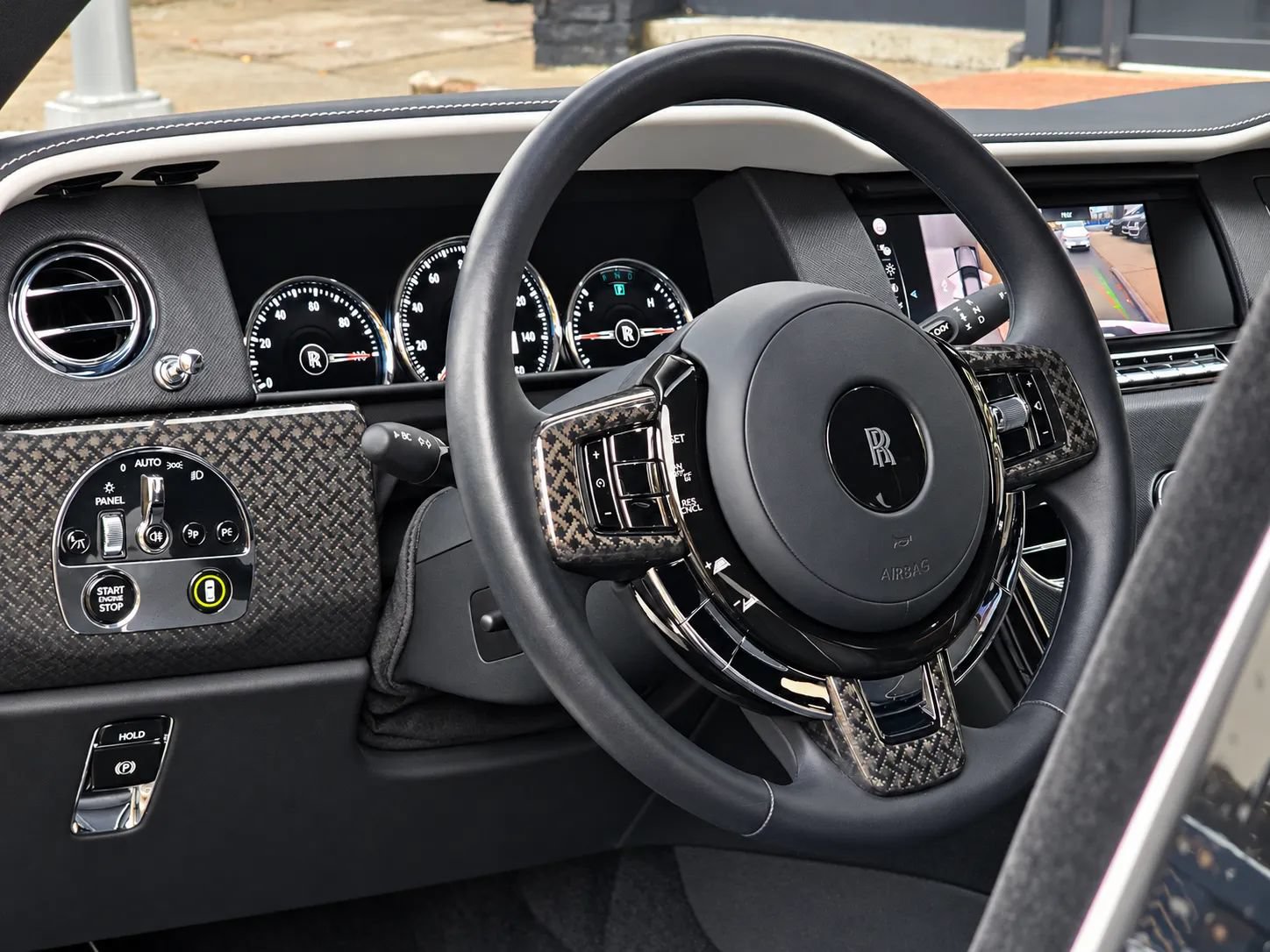Used 2020 Rolls-Royce Cullinan Black Badge AWD/4WD image 27
