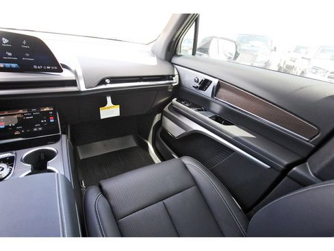New 2027 Cadillac Vistiq Luxury AWD/4WD image 10