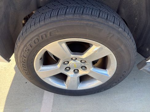 Used 2016 Chevrolet Tahoe LT image 3