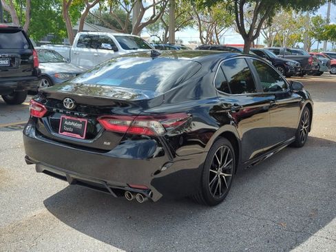 Used 2024 Toyota Camry SE FWD image 5