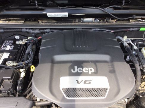 Used 2018 Jeep Wrangler Sport AWD/4WD image 38