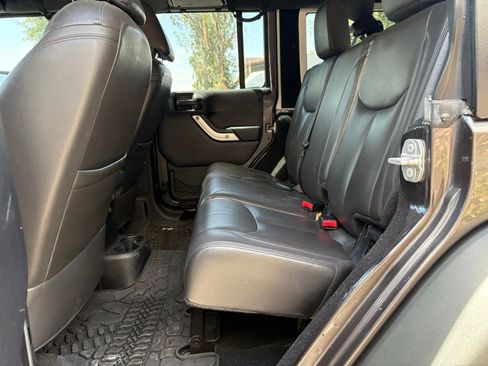 Used 2016 Jeep Wrangler Unlimited Rubicon w/ Max Tow Package AWD/4WD image 10
