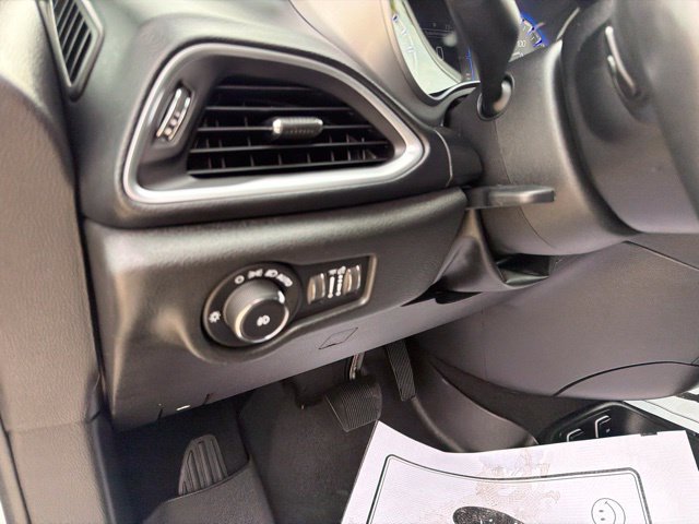 Used 2019 Chrysler Pacifica Touring Plus w/ S Appearance Package FWD image 14