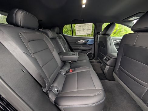 New 2025 Chevrolet Equinox EV LT image 32