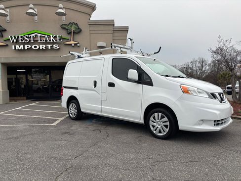 Used 2017 Nissan NV200 SV image 2