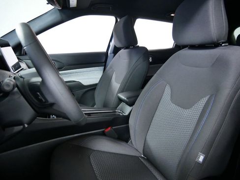 Used 2024 Jeep Compass Sport image 29