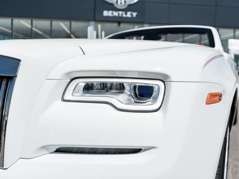 Used 2018 Rolls-Royce Dawn RWD image 23