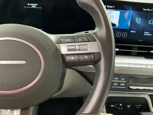 Used 2025 Hyundai Kona SEL image 19