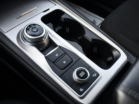 Used 2023 Ford Explorer XLT image 33