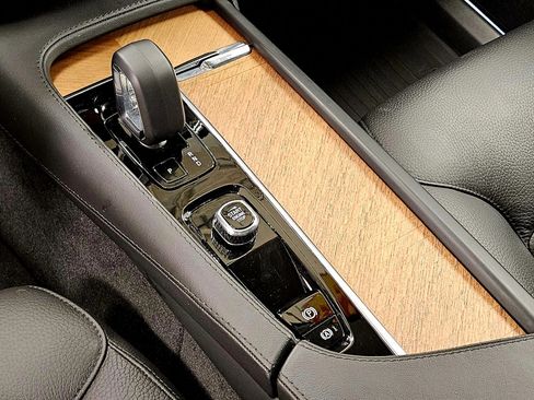 Used 2024 Volvo XC90 T8 Plus w/ Protection Package Premier image 44