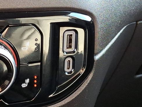 Certified 2025 GMC Sierra 1500 SLT image 27