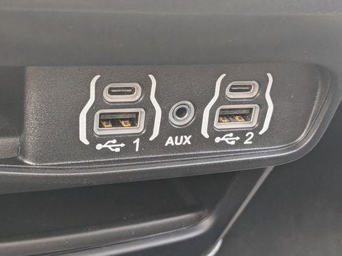 New 2025 Chrysler Voyager LX image 27