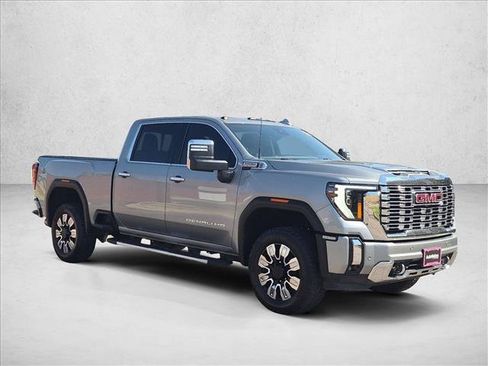 Used 2025 GMC Sierra 2500 Denali w/ Denali Reserve Package AWD/4WD image 3