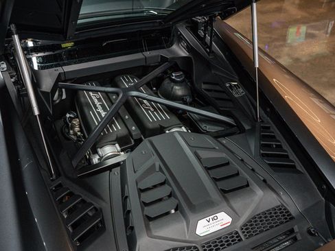 Used 2021 Lamborghini Huracan EVO RWD image 22