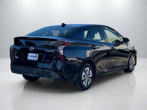 Used 2018 Toyota Prius Two image 5