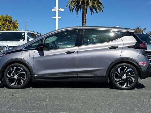 Used 2023 Chevrolet Bolt LT w/ Infotainment Package FWD image 8