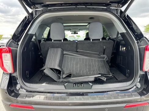 Used 2022 Ford Explorer XLT w/ Equipment Group 202A AWD/4WD image 27