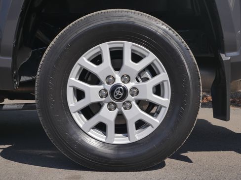 Used 2024 Toyota Tacoma SR5 AWD/4WD image 17