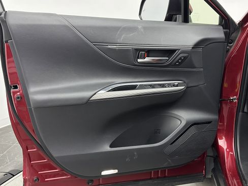 Used 2023 Toyota Venza XLE image 23