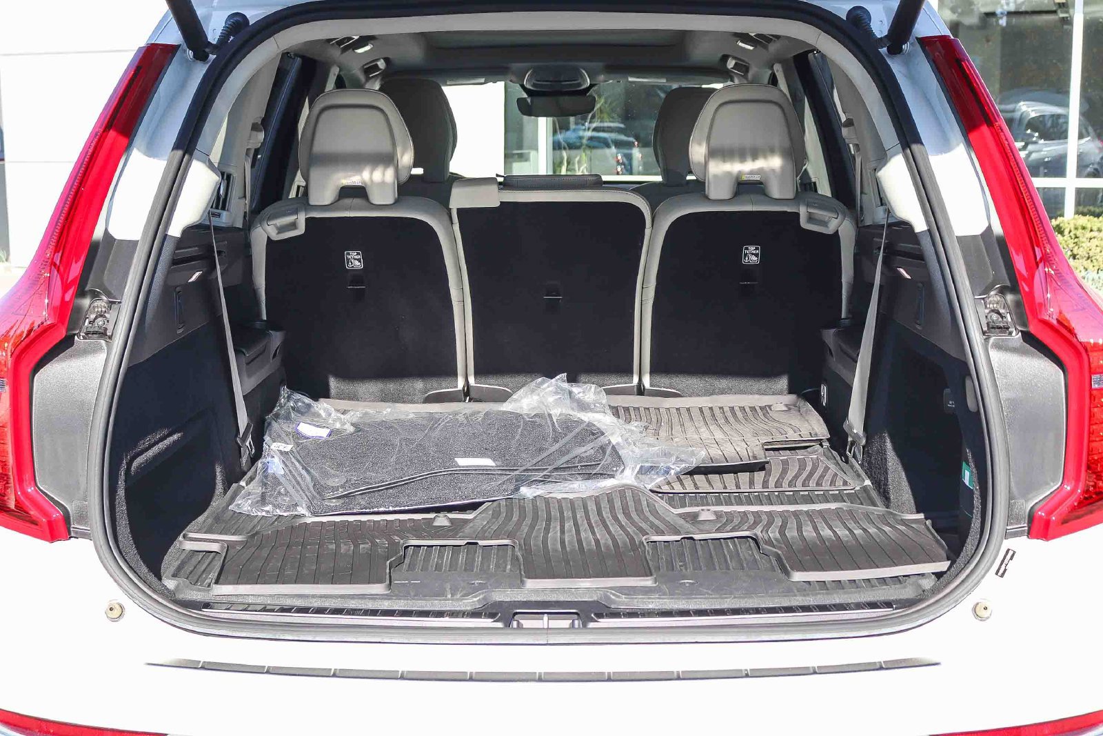 Used 2025 Volvo XC90 T8 Ultra w/ Protection Package Premier AWD/4WD image 30