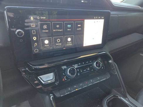 Used 2024 GMC Sierra 2500 AT4 w/ AT4 Premium Plus Package AWD/4WD image 15