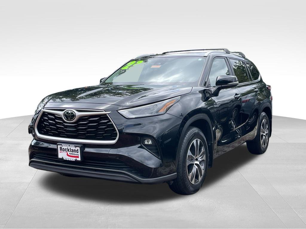 Used 2023 Toyota Highlander XLE AWD/4WD image 2